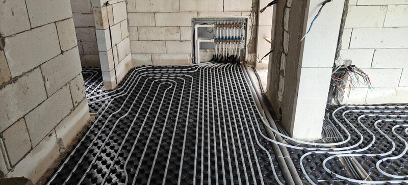 Centru Popesti Leordeni, vila gata, la alb, 4 cam., 2 bai, parcare, mut. imediata.