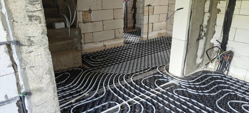 Centru Popesti Leordeni, vila gata, la alb, 4 cam., 2 bai, parcare, mut. imediata.