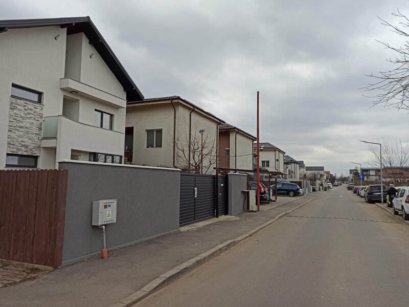 Centru Popesti Leordeni, vila gata, la alb, 4 cam., 2 bai, parcare, mut. imediata.