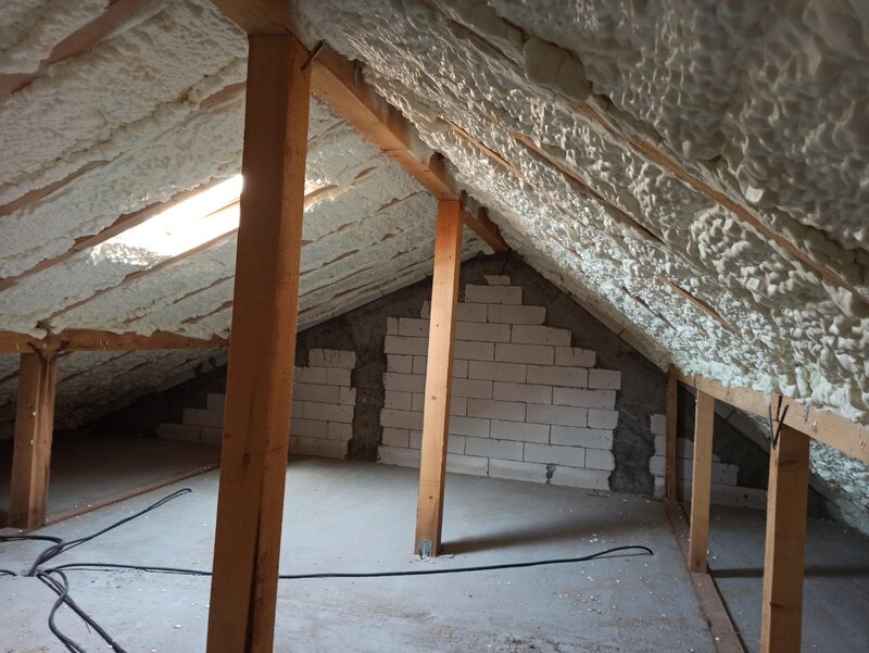 Centru Popesti Leordeni, vila gata, la alb, 4 cam., 2 bai, parcare, mut. imediata.