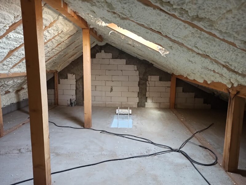 Centru Popesti Leordeni, vila gata, la alb, 4 cam., 2 bai, parcare, mut. imediata.